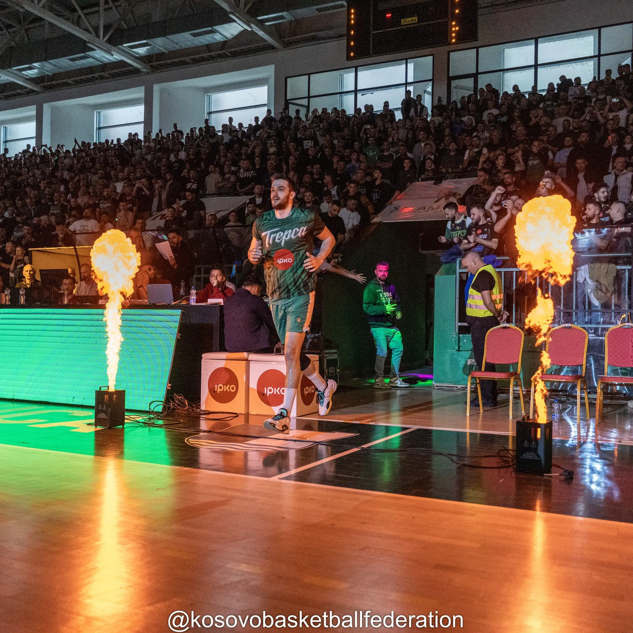 Albumi i ndeshjes Trepça - Bashkimi, finalja e dytë